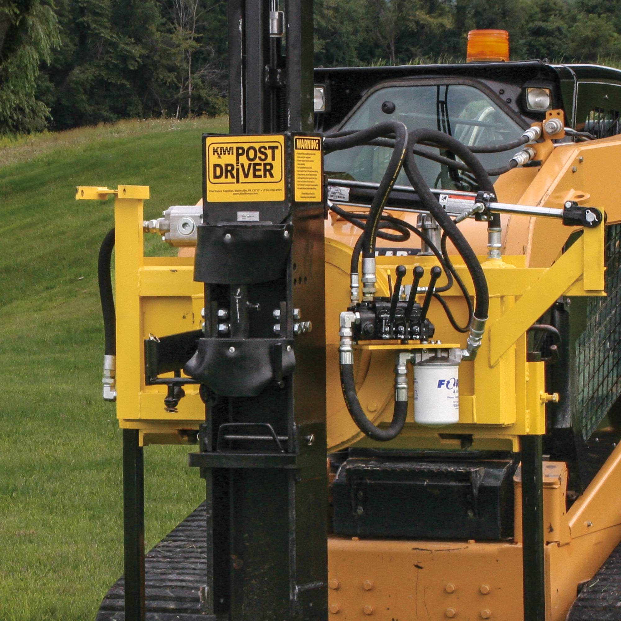 CM8 Kiwi様 KIWI Self-Contained Skid-Steer Post Driver