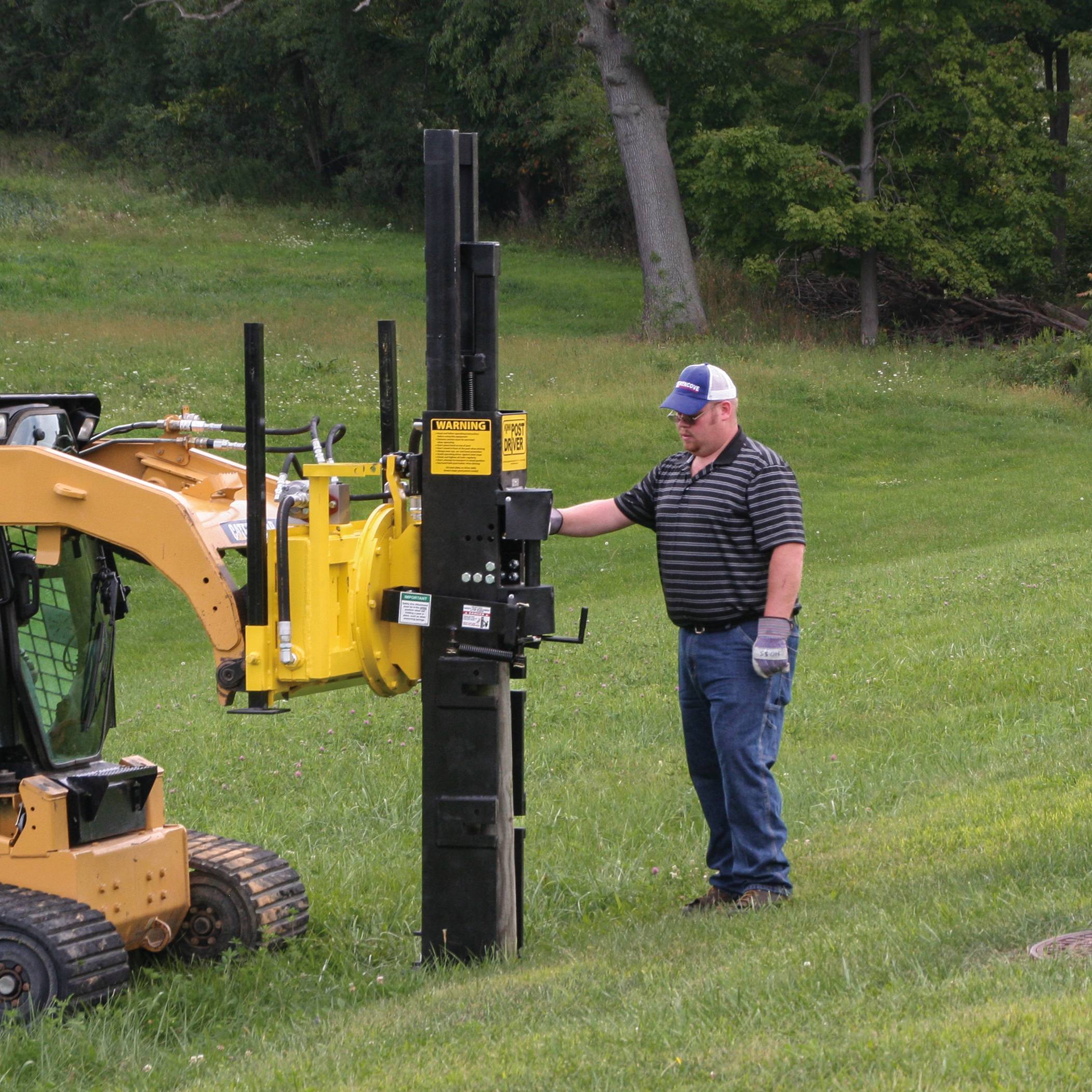CM8 Kiwi様 KIWI Self-Contained Skid-Steer Post Driver